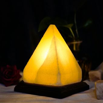 چراغ خواب سنگ نمک طرح هرم کد H8