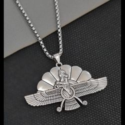 گردنبند فروهر برجسته‌ دوطرفه