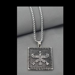 گردنبند شهباز برجسته دوطرفه