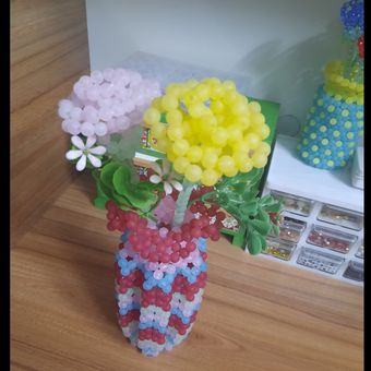 گلدان بادوشاخه گل مصنوعی(پس کرایه)