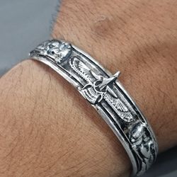 دستبند بنگل فروهر نقره ای برجسته