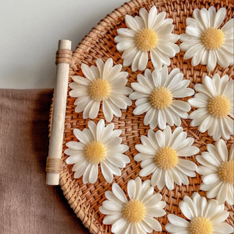 گیفت شمع طرح بابونه ـ‌معطر و خاص